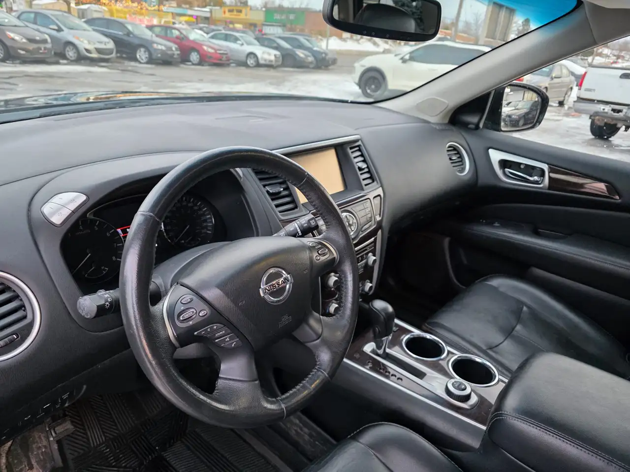 Nissan Pathfinder снимка Nissan Pathfinder