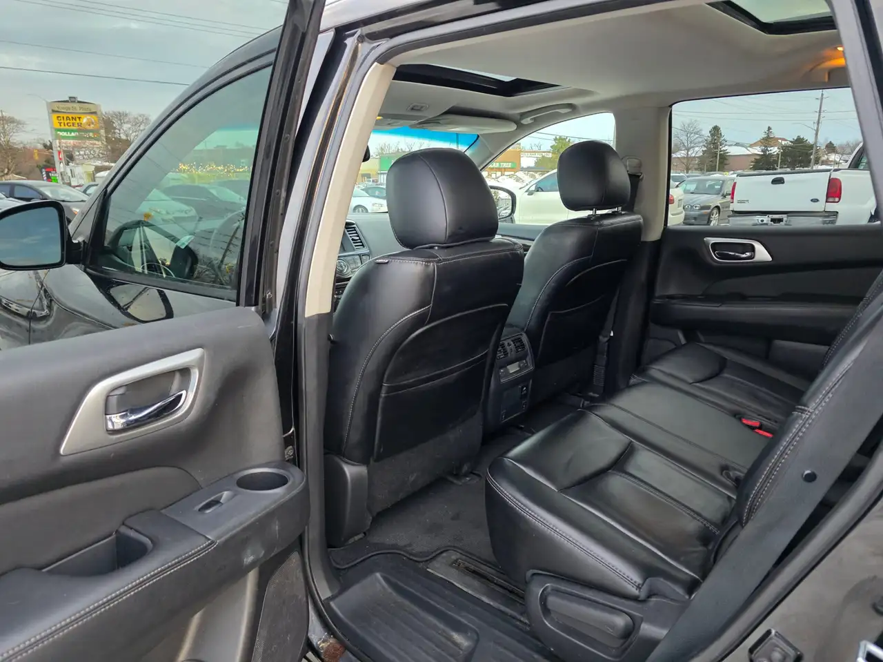Nissan Pathfinder снимка Nissan Pathfinder