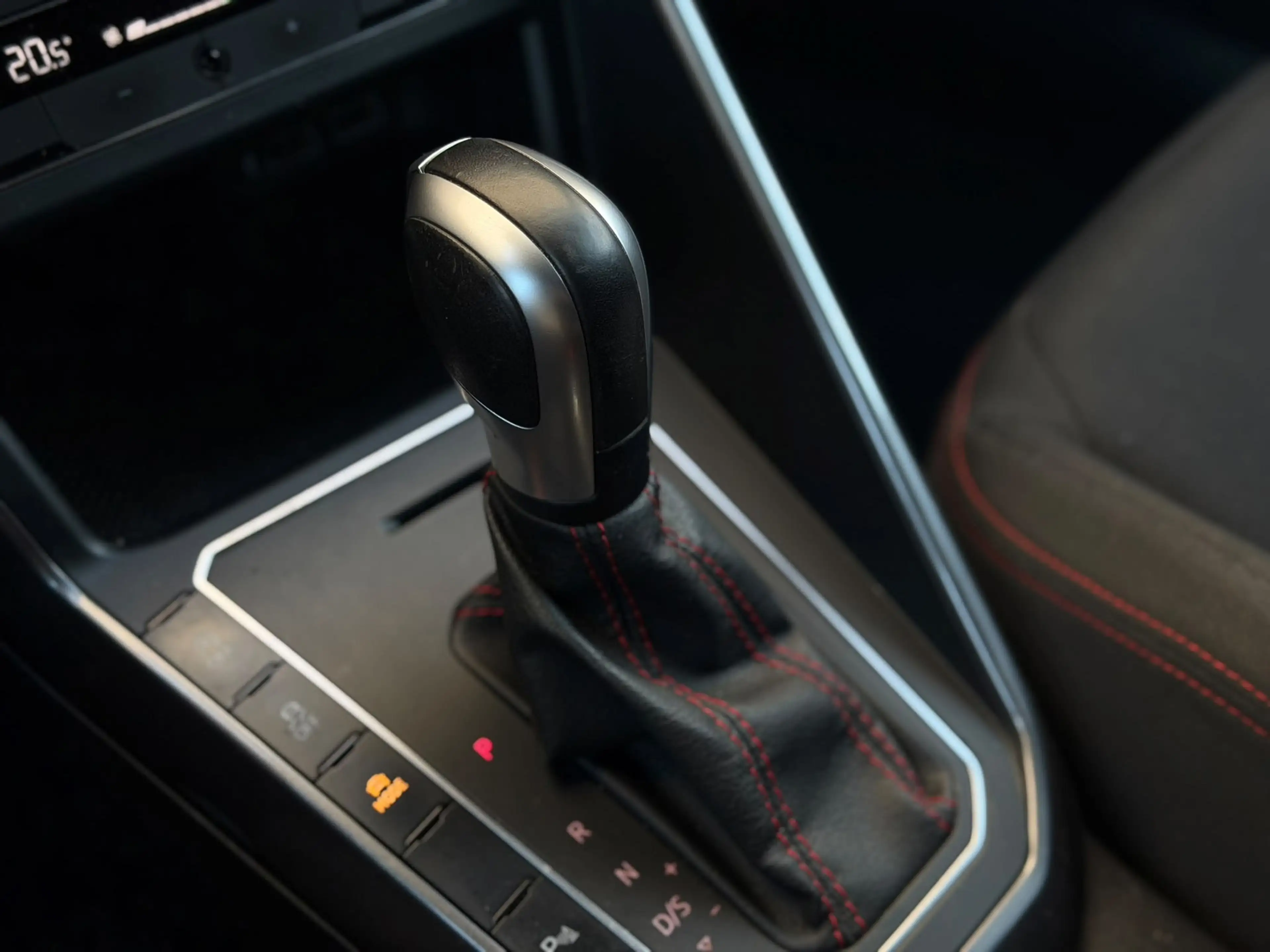 Volkswagen Polo GTI 2.0 TSI 200PK (CARPLAY, PARKEERSENSOREN V+A, AUTOM — photo 8