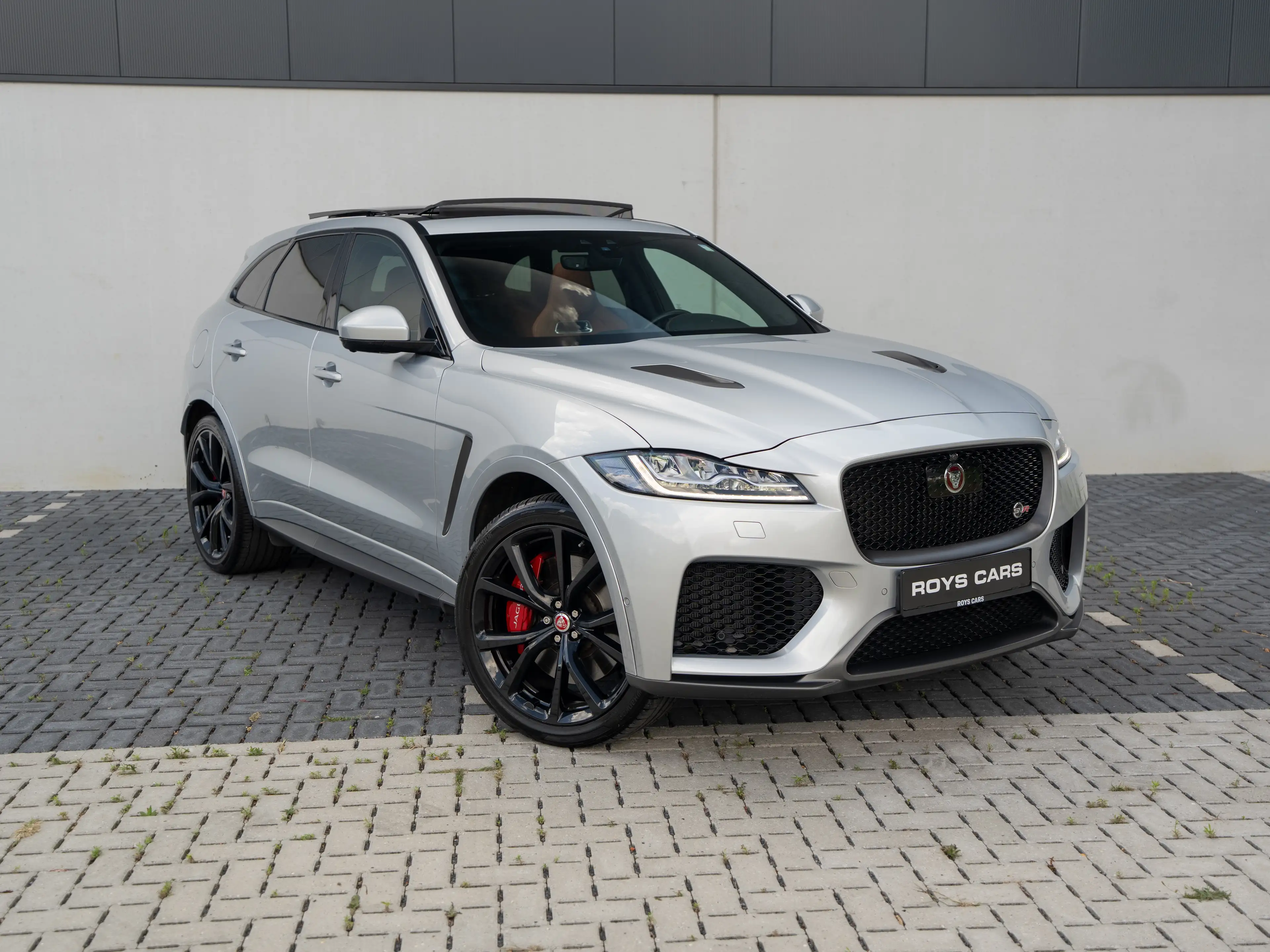 Jaguar F-Pace F-Pace SVR 5.0 V8 AWD LICHTE VRACHT/DEALER SERVICED/PRE OPF/1ST BE OWNER