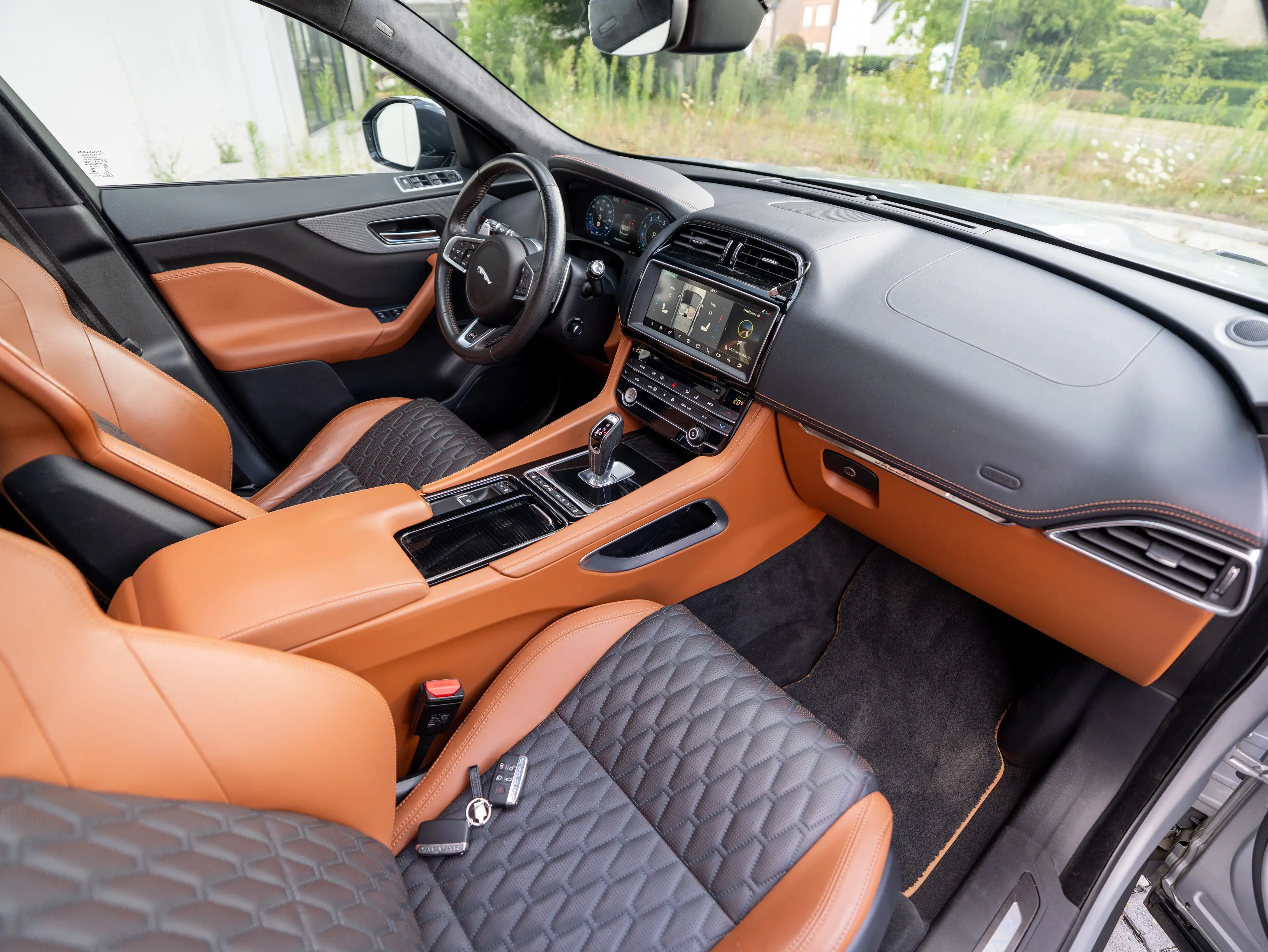Jaguar F-Pace F-Pace SVR 5.0 V8 AWD LICHTE VRACHT/DEALER SERVICED/PRE OPF/1ST BE OWNER — photo 14