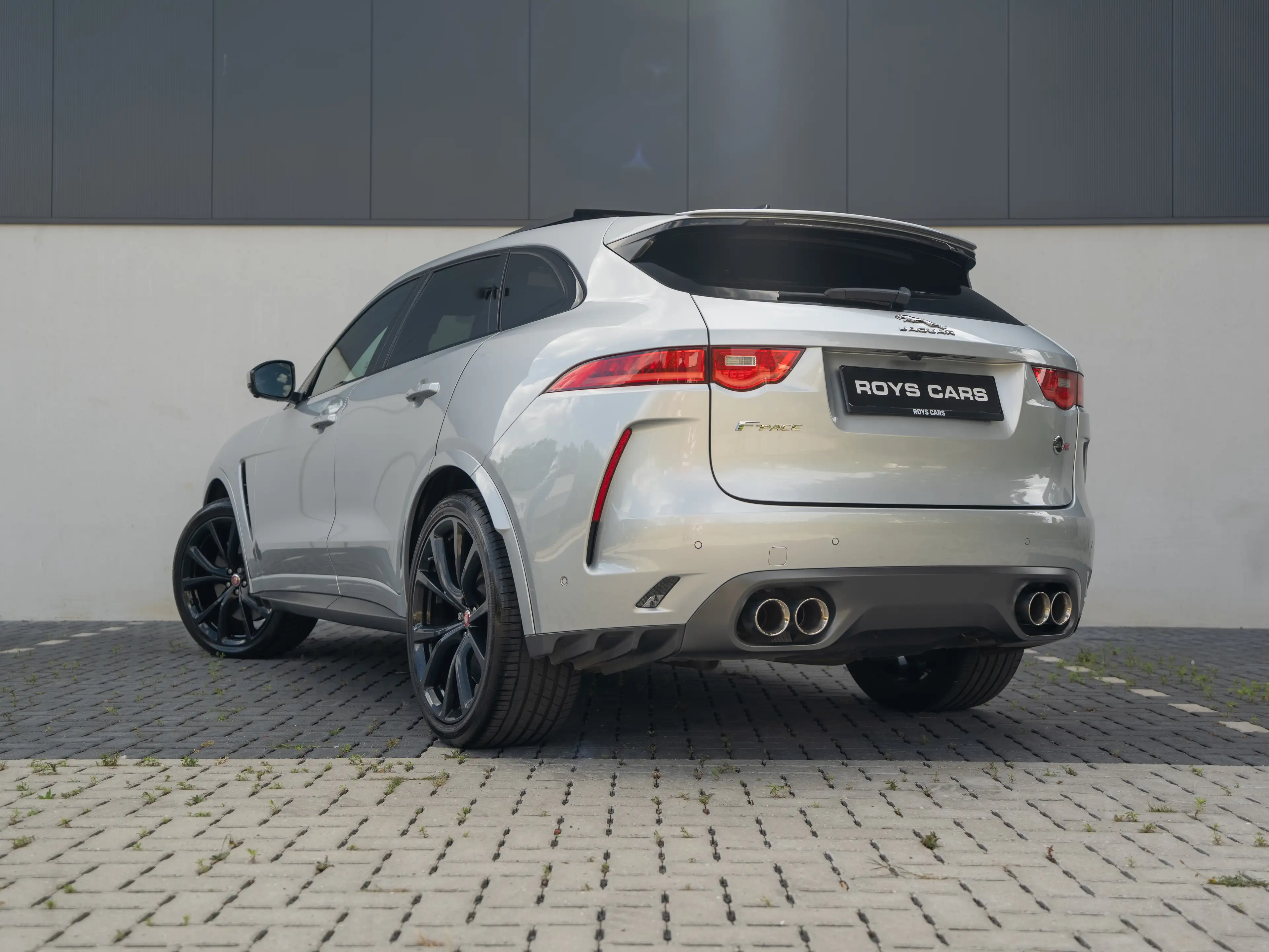 Jaguar F-Pace F-Pace SVR 5.0 V8 AWD LICHTE VRACHT/DEALER SERVICED/PRE OPF/1ST BE OWNER — photo 8