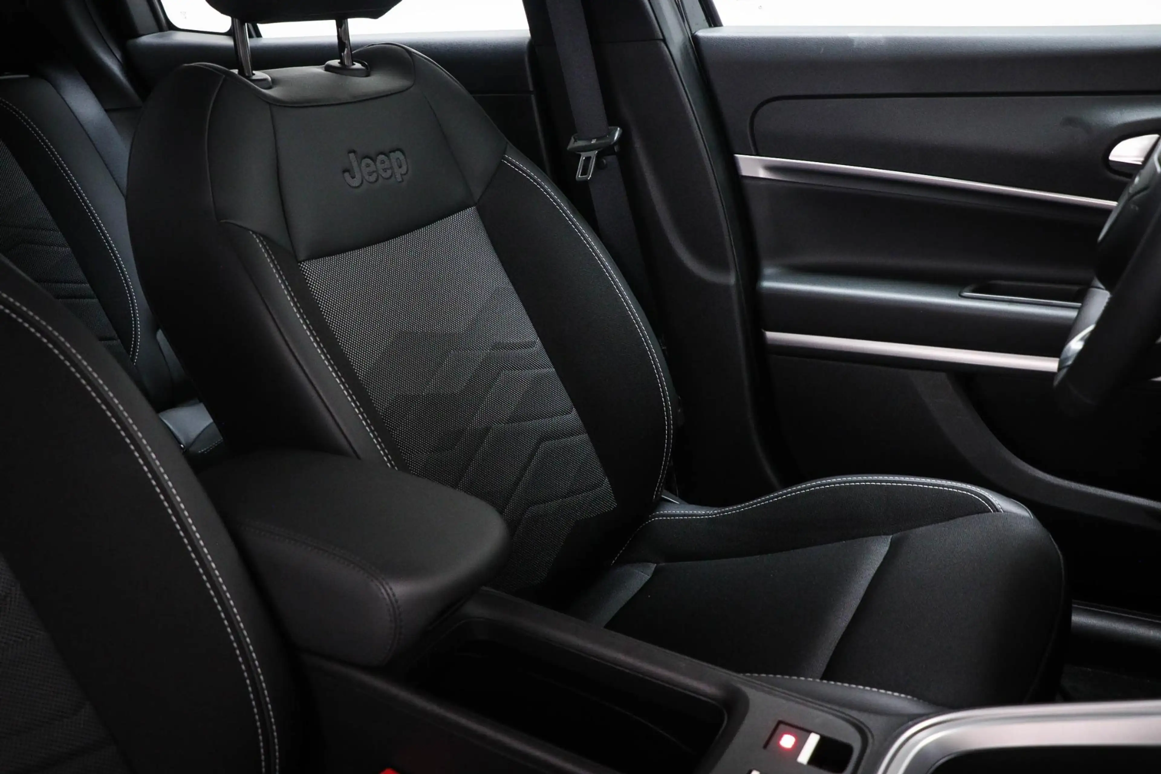 Jeep Avenger Altitude 54 kWh | SOH 97% | CLIMA | DAB | APPLE | — photo 10