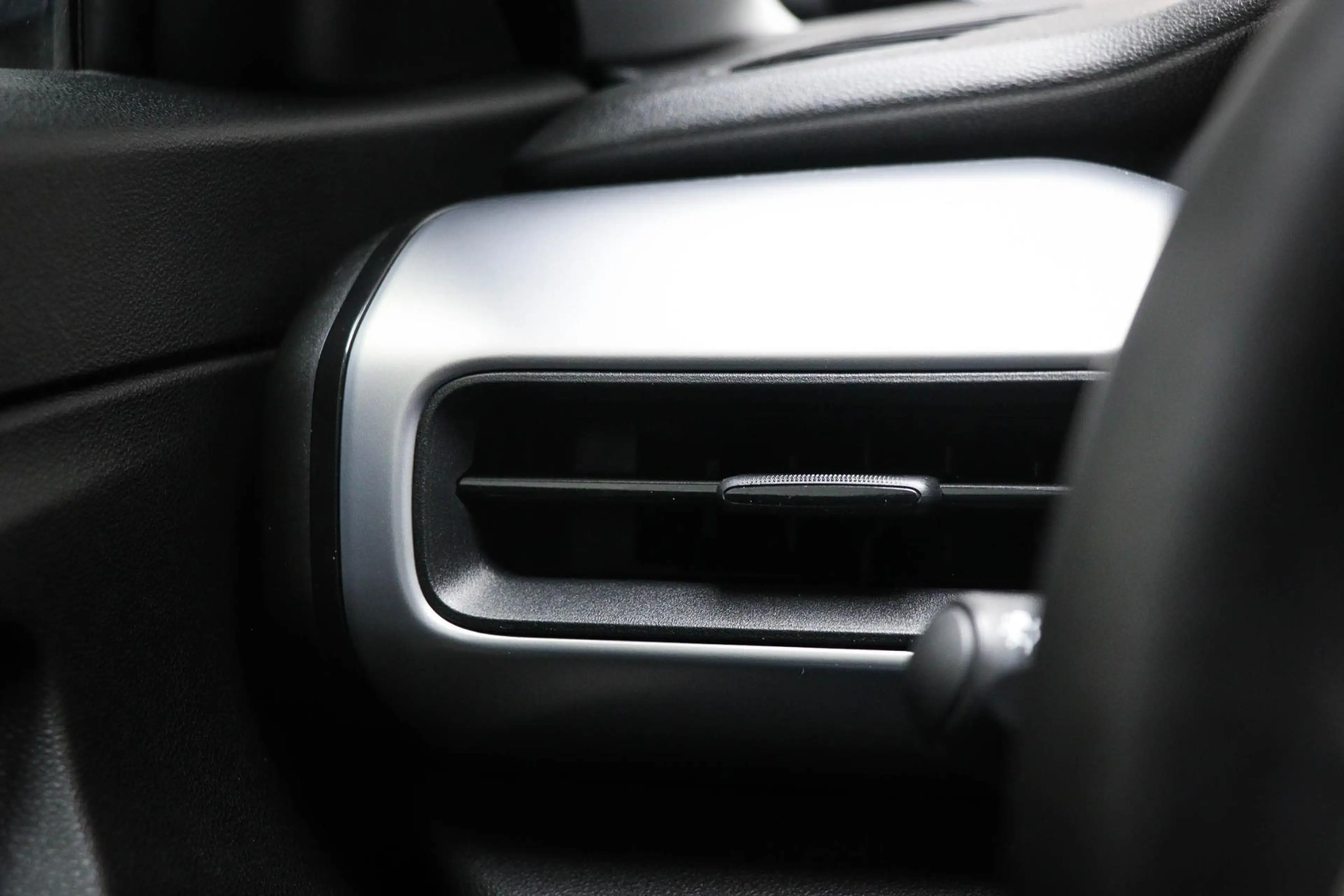 Jeep Avenger Altitude 54 kWh | SOH 97% | CLIMA | DAB | APPLE | — photo 29