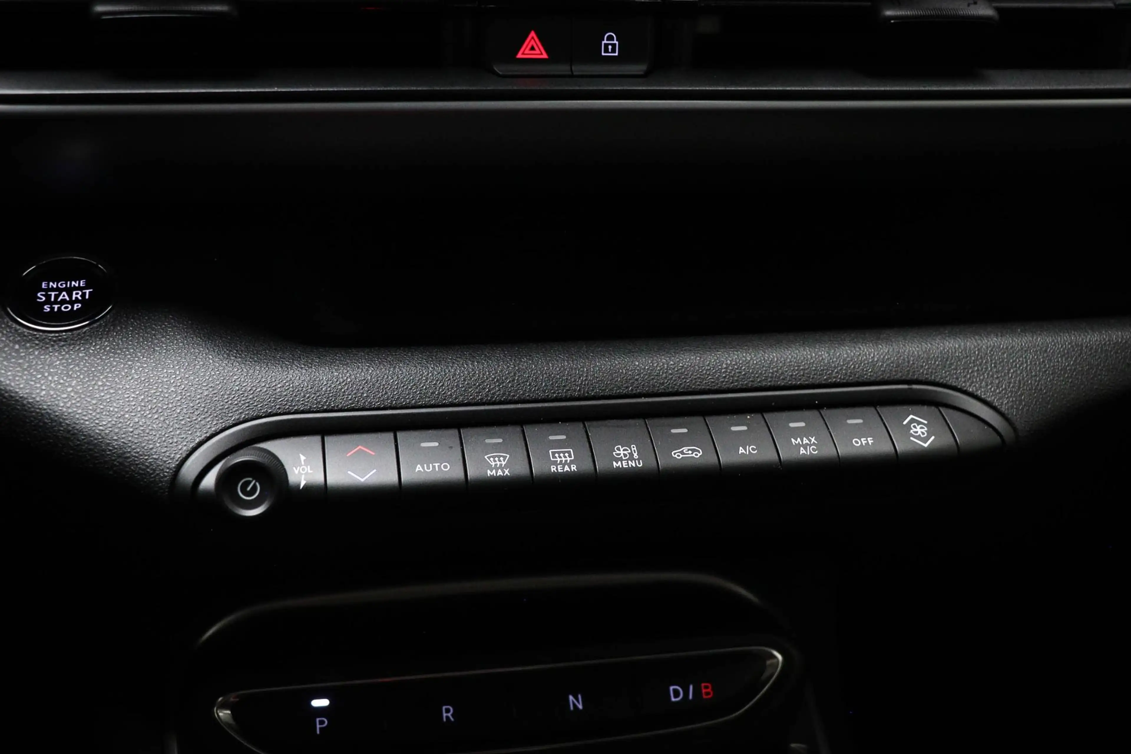 Jeep Avenger Altitude 54 kWh | SOH 97% | CLIMA | DAB | APPLE | — photo 40