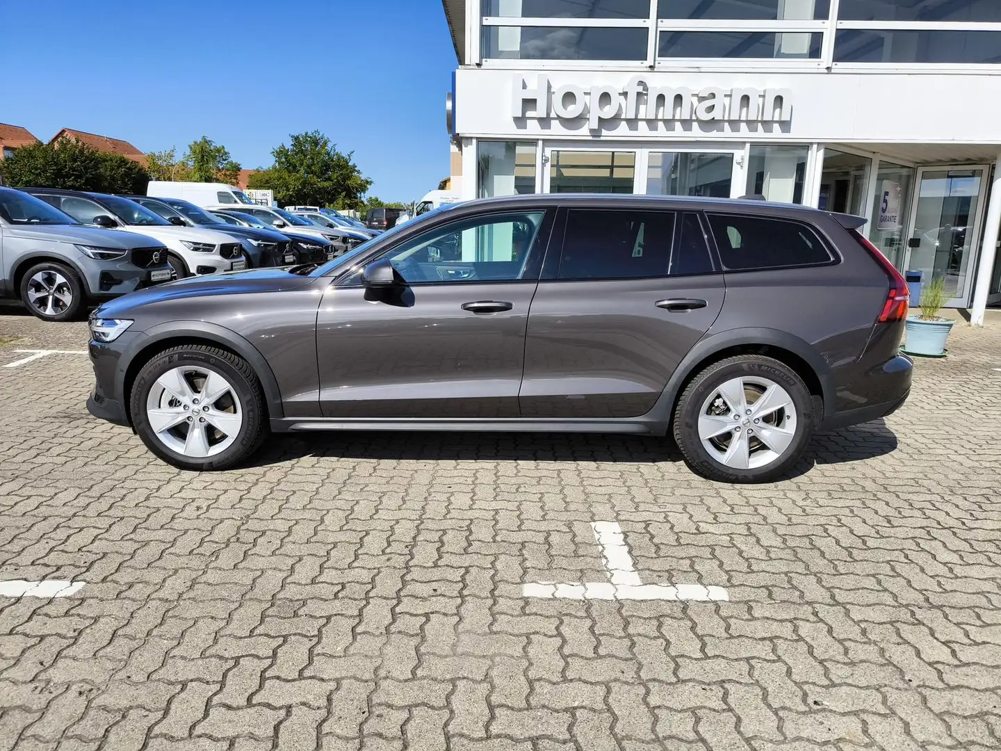 Volvo V60 B5 Benzin AWD Cross Country Plus Bright Gris - 2