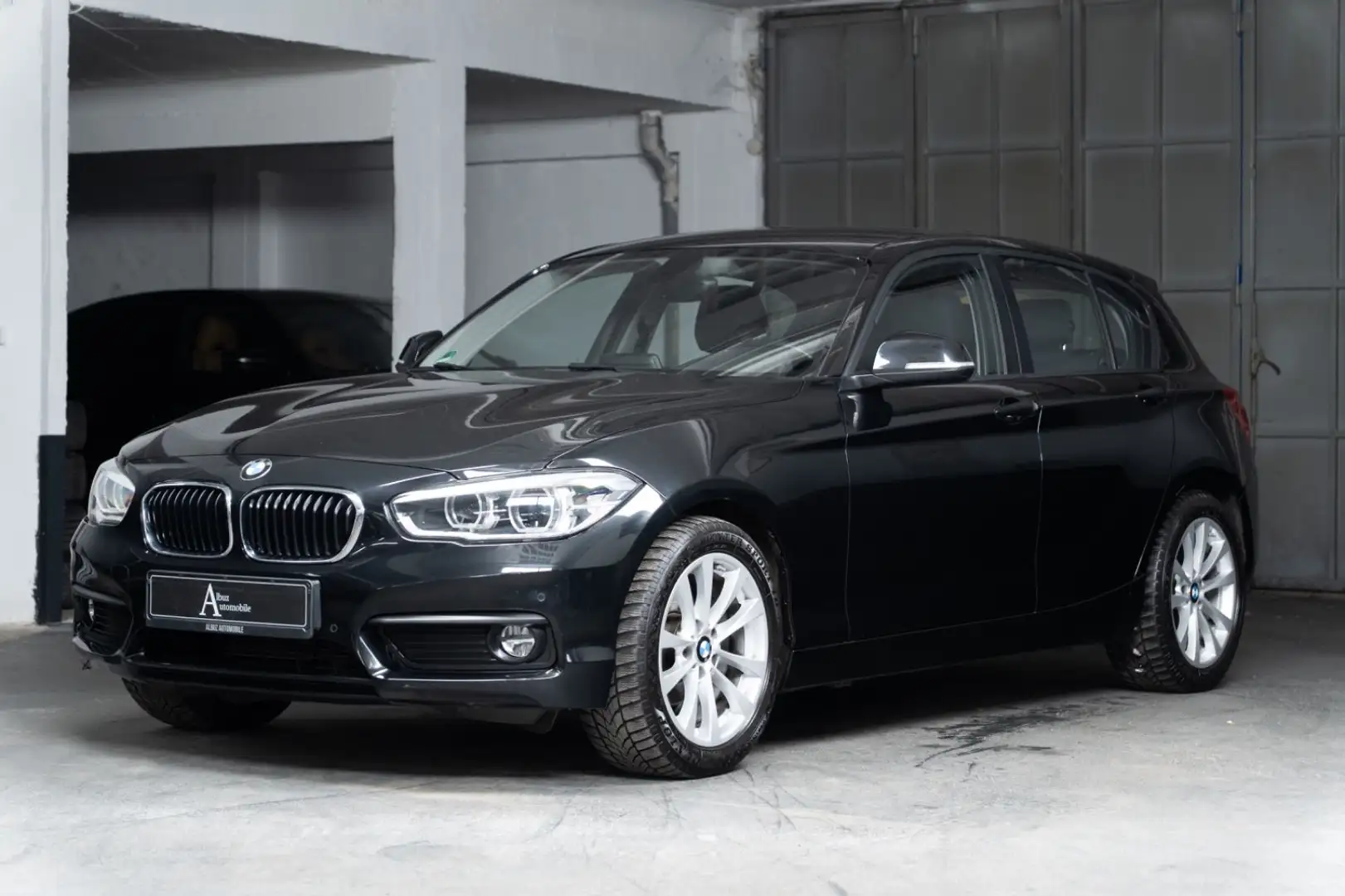 BMW 116 d Advantage Autom.*LED*Sitzheiz.*HAGELSCHADEN Noir - 1