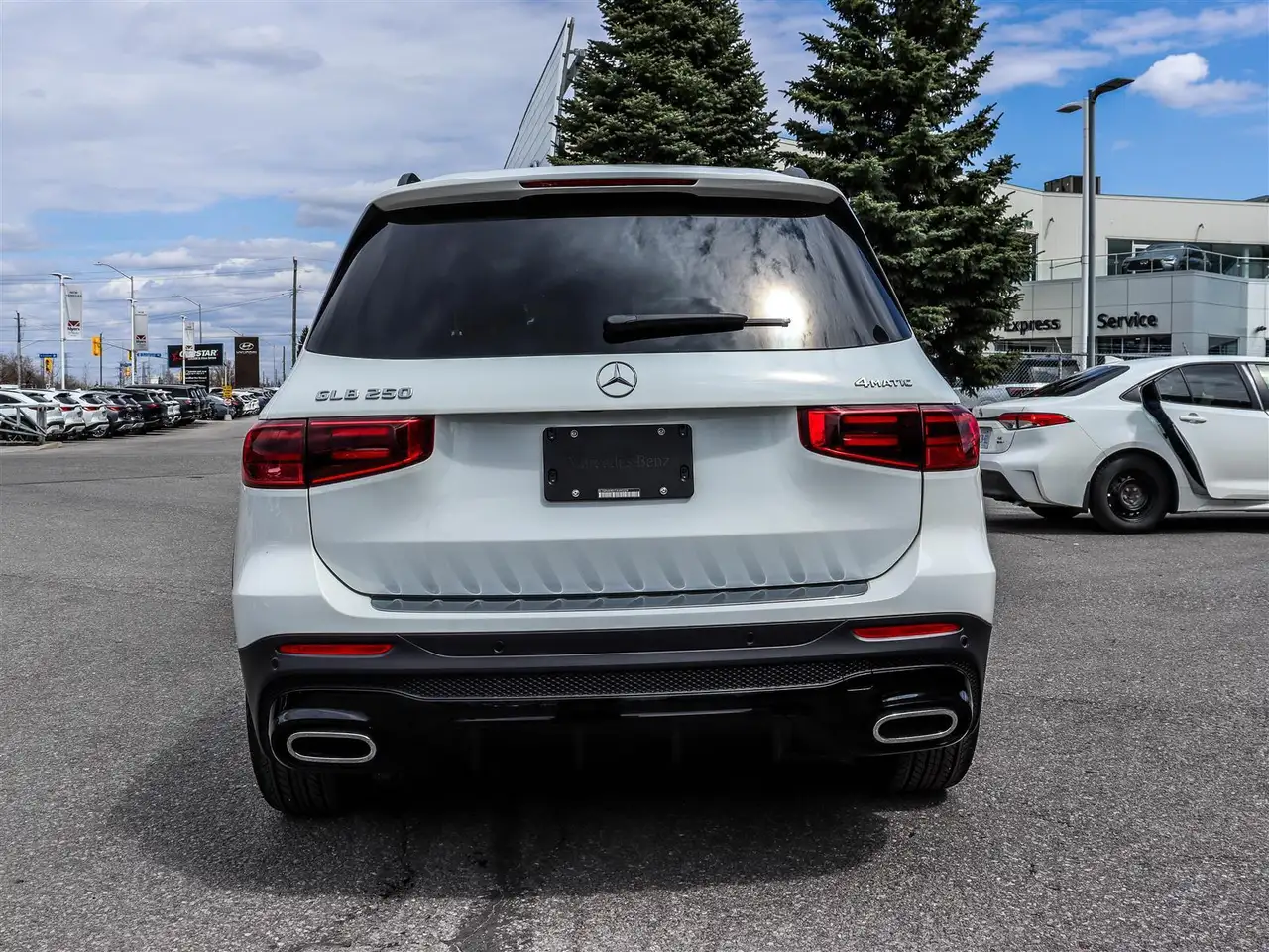 Mercedes-Benz GLB снимка Mercedes-Benz GLB