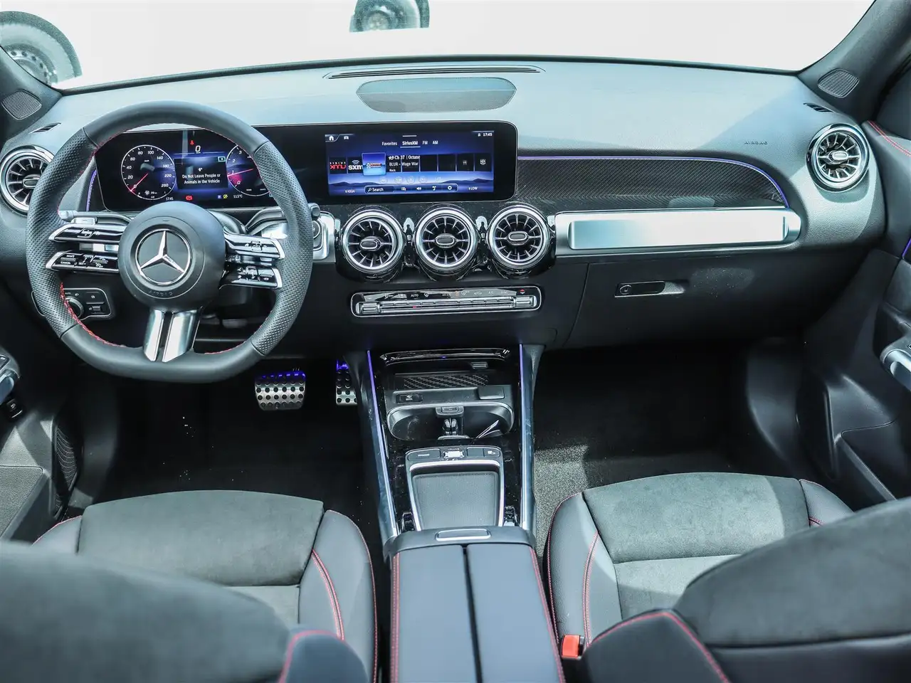 Mercedes-Benz GLB снимка Mercedes-Benz GLB