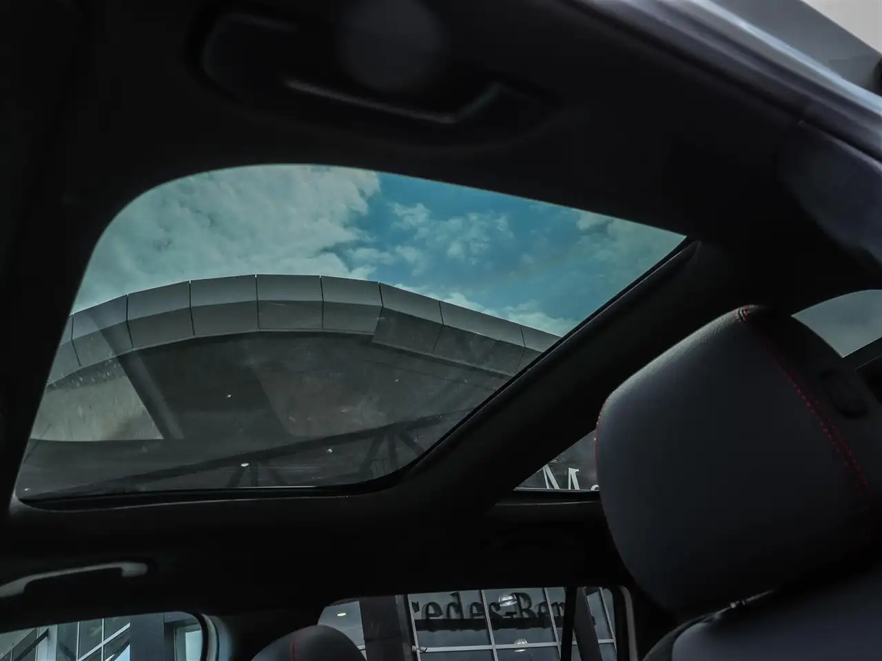 Mercedes-Benz GLB снимка Mercedes-Benz GLB