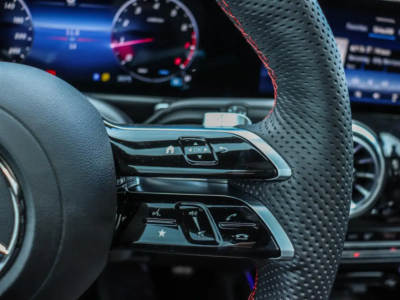 Mercedes-Benz GLB снимка Mercedes-Benz GLB