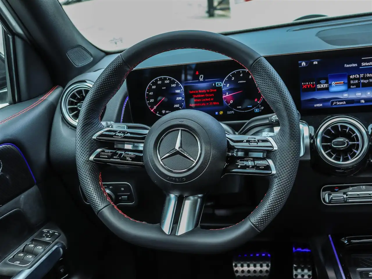 Mercedes-Benz GLB снимка Mercedes-Benz GLB