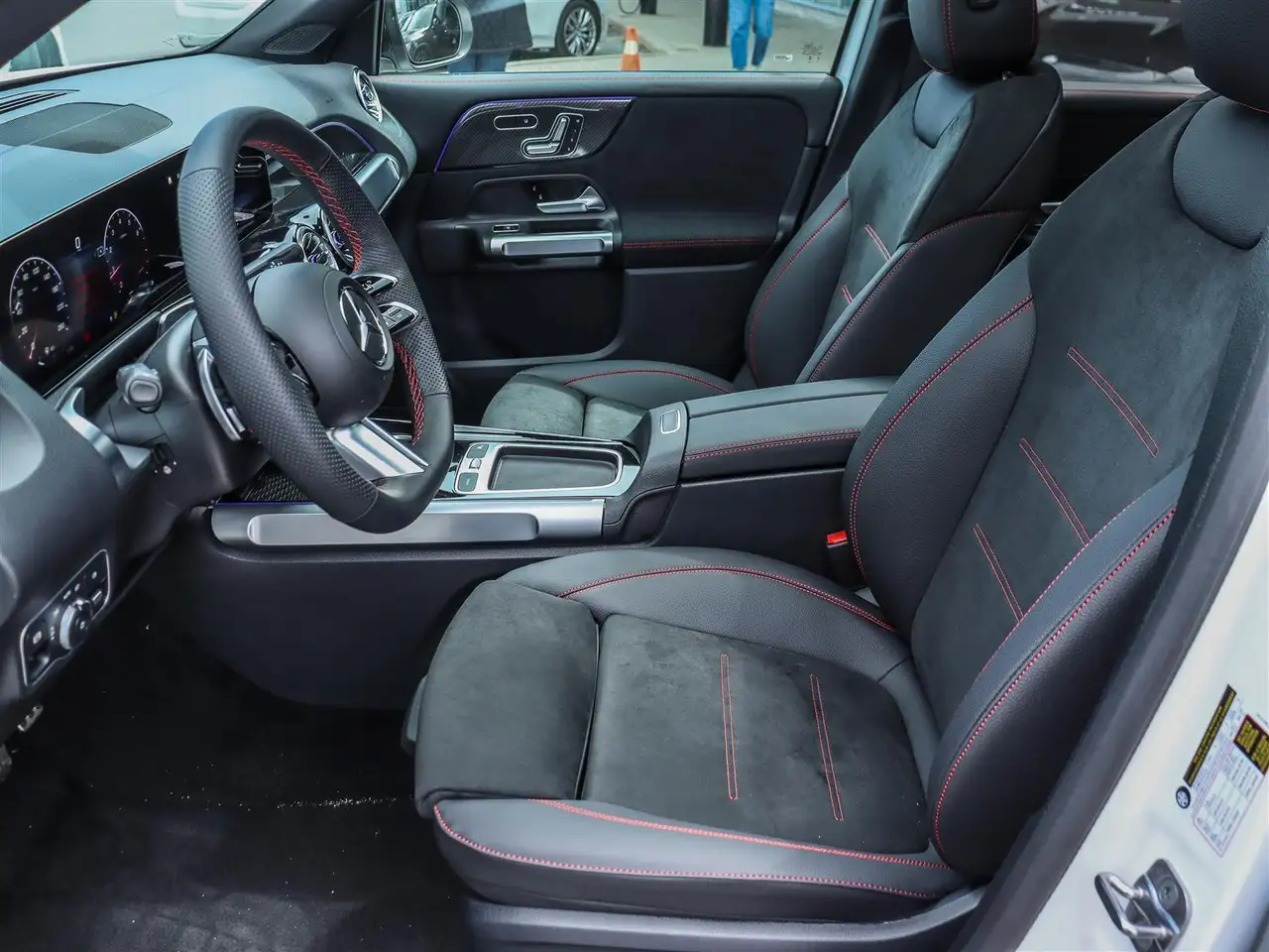 Mercedes-Benz GLB снимка Mercedes-Benz GLB