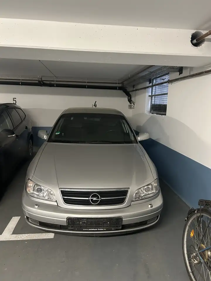 Opel Omega 2.2 Edition 2000, foto 1