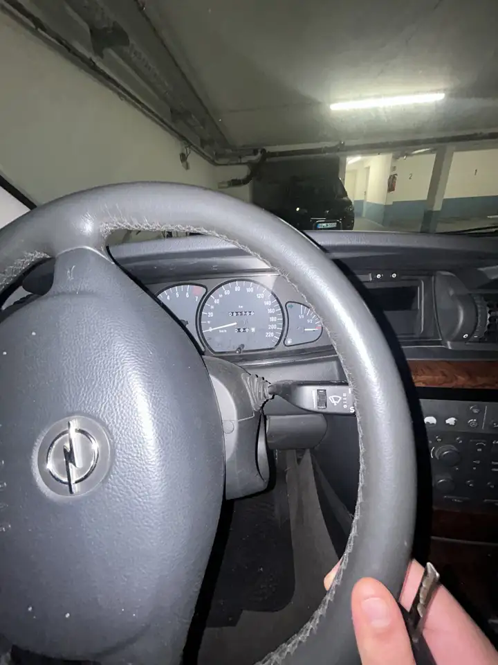 Opel Omega 2.2 Edition 2000, foto 10