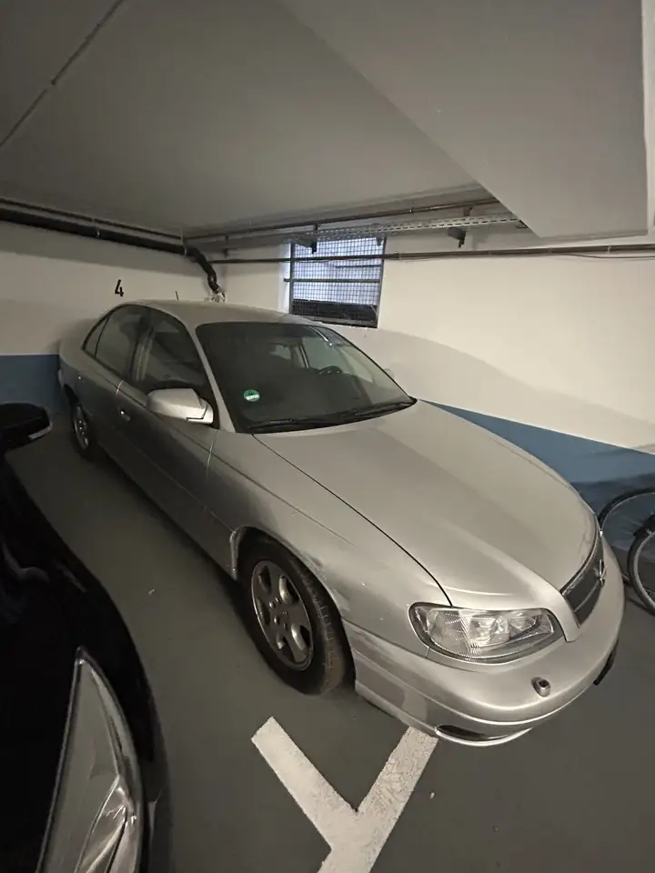 Opel Omega 2.2 Edition 2000, foto 2