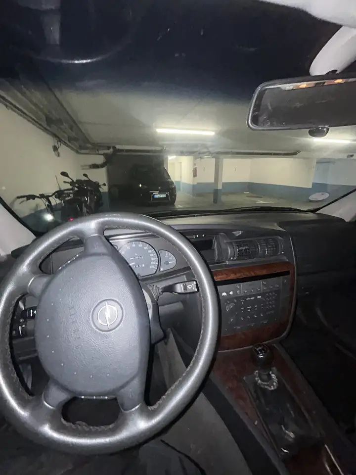 Opel Omega 2.2 Edition 2000, foto 8