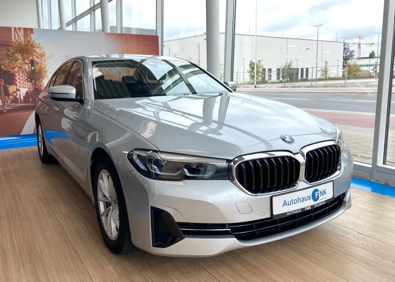 BMW 530 i xDrive Lim. LiveCockpitPlus Kamera LHZ LED Stříbrná - 1