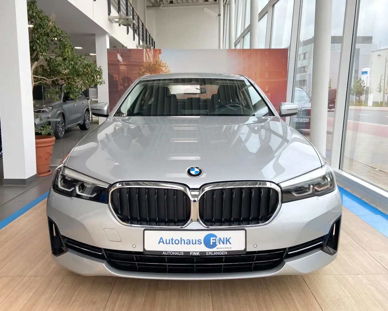 BMW 530 i xDrive Lim. LiveCockpitPlus Kamera LHZ LED Stříbrná - 2