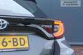 Toyota Yaris 1.5 Hybrid Dynamic I Navigatie I Allseason banden Grau - thumbnail 5