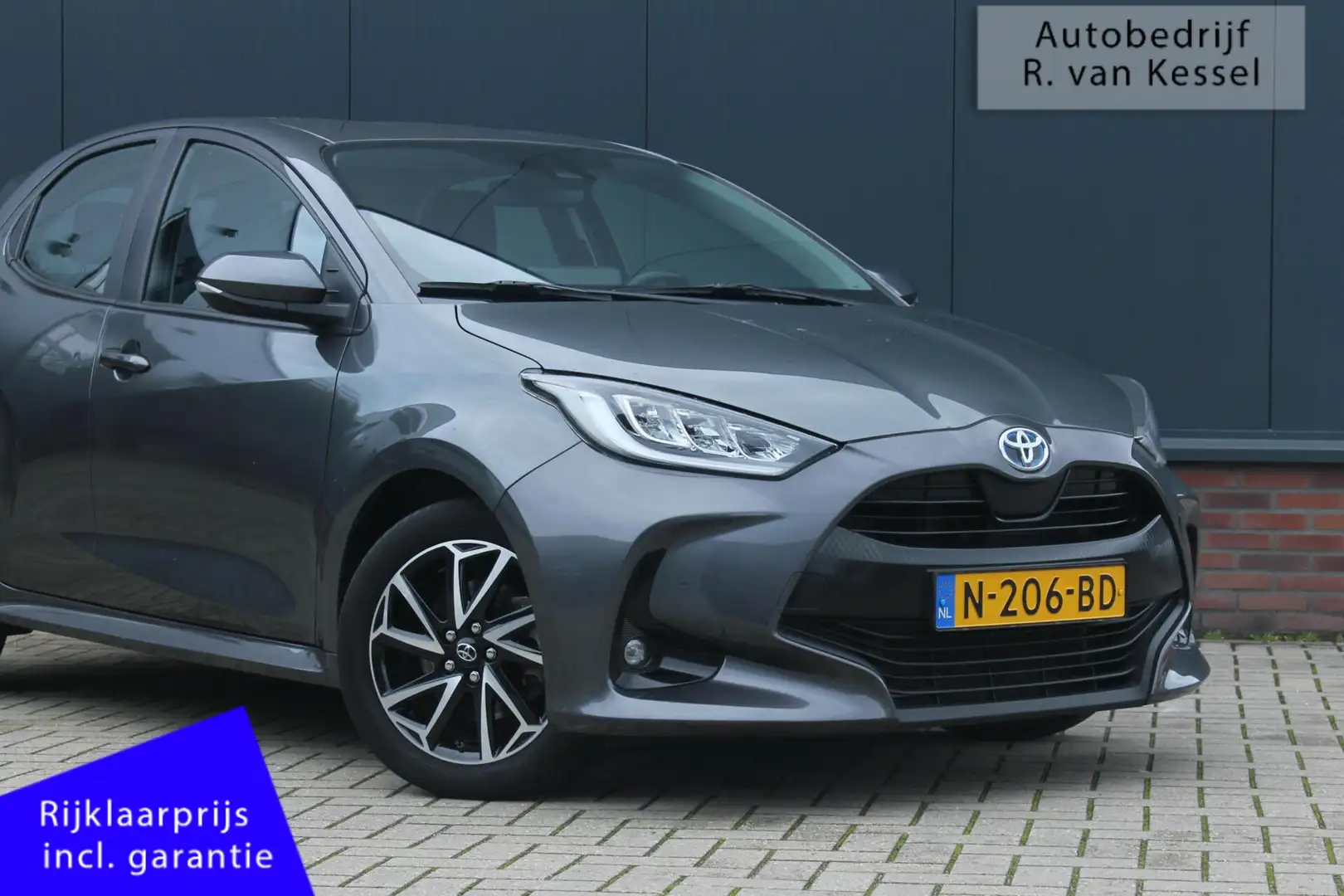 Toyota Yaris 1.5 Hybrid Dynamic I Navigatie I Allseason banden Grau - 2
