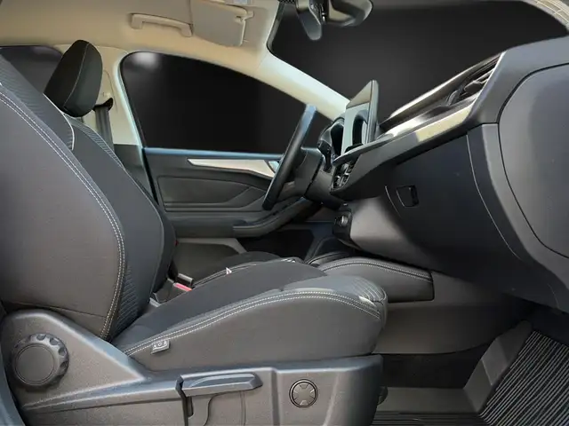 Ford Focus view 15