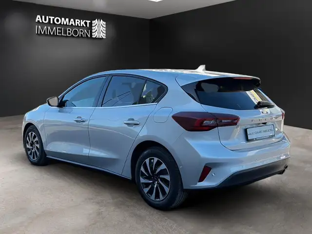 Ford Focus view 6