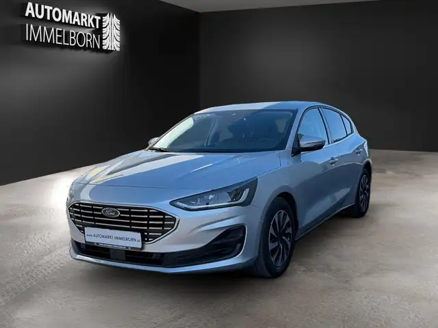 Ford Focus view 3