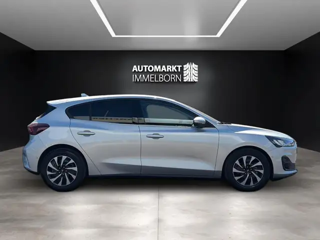 Ford Focus view 11