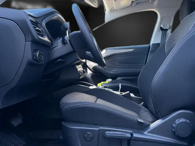 Ford Focus view 14