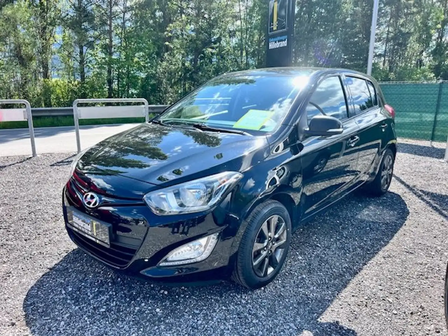 Hyundai i20 1,25 Life *GO!* Schwarz - 1