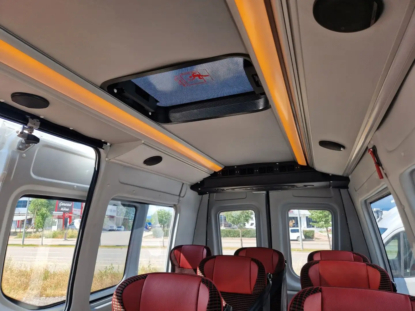 Iveco Reisebus 9 Sitzer Neufahrzeug Lagerfahrzeug in S Weiß - 2