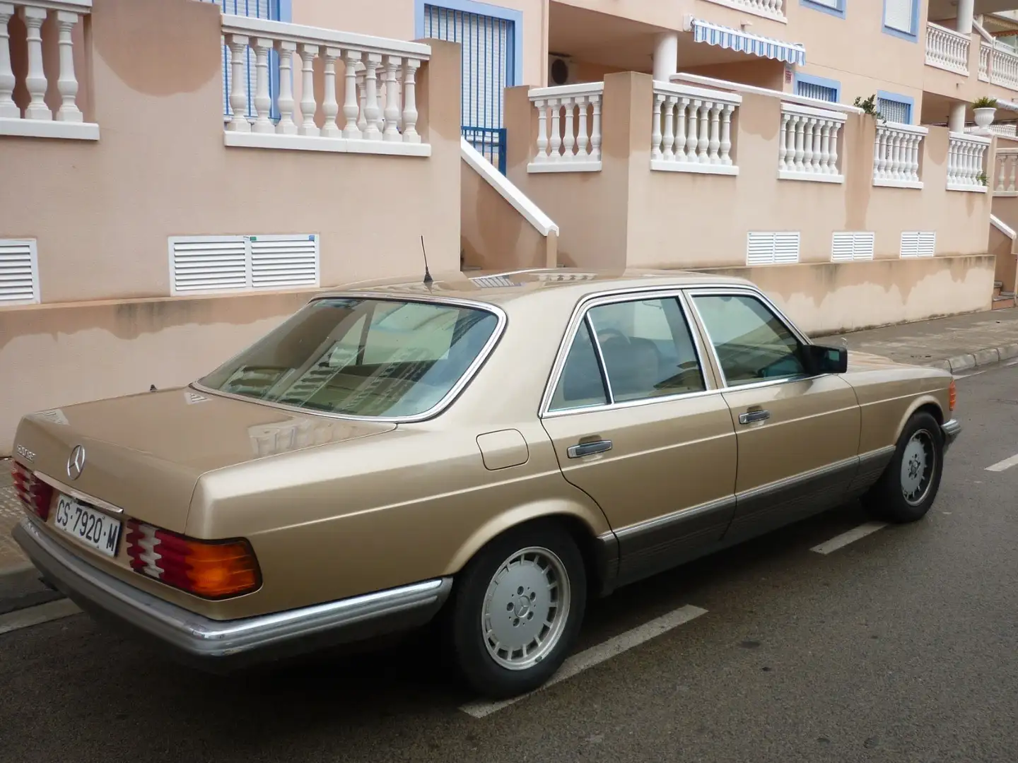 Mercedes-Benz S 500 MERCEDES-BENZ 500 SE W126 - V8 5.0 - CLÁSICO ORIGI Oro - 2