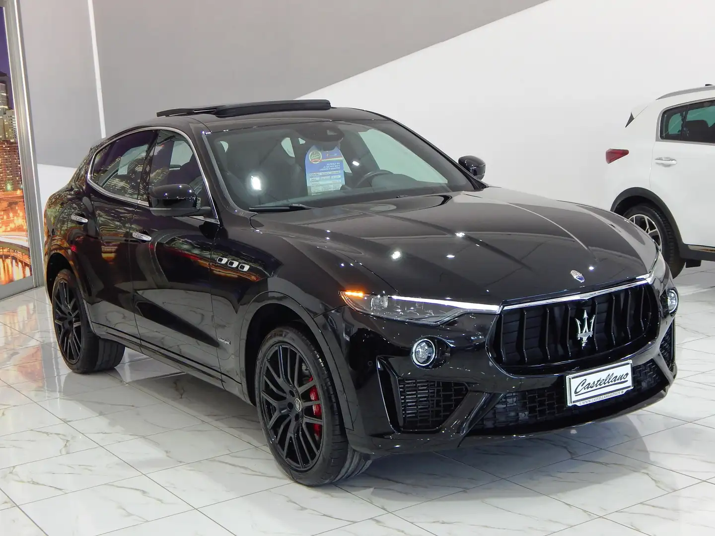 Maserati Levante 3.0d V6 Gransport 250cv Aut. TETTO-NAVI-PELLE-PARK Nero - 2