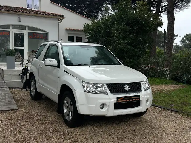 Suzuki Grand Vitara 1.9 DDiS Pack / FACTURES D'ENTRETIEN DISPO / REVISION ET DISTRI OK / ATTELAGE