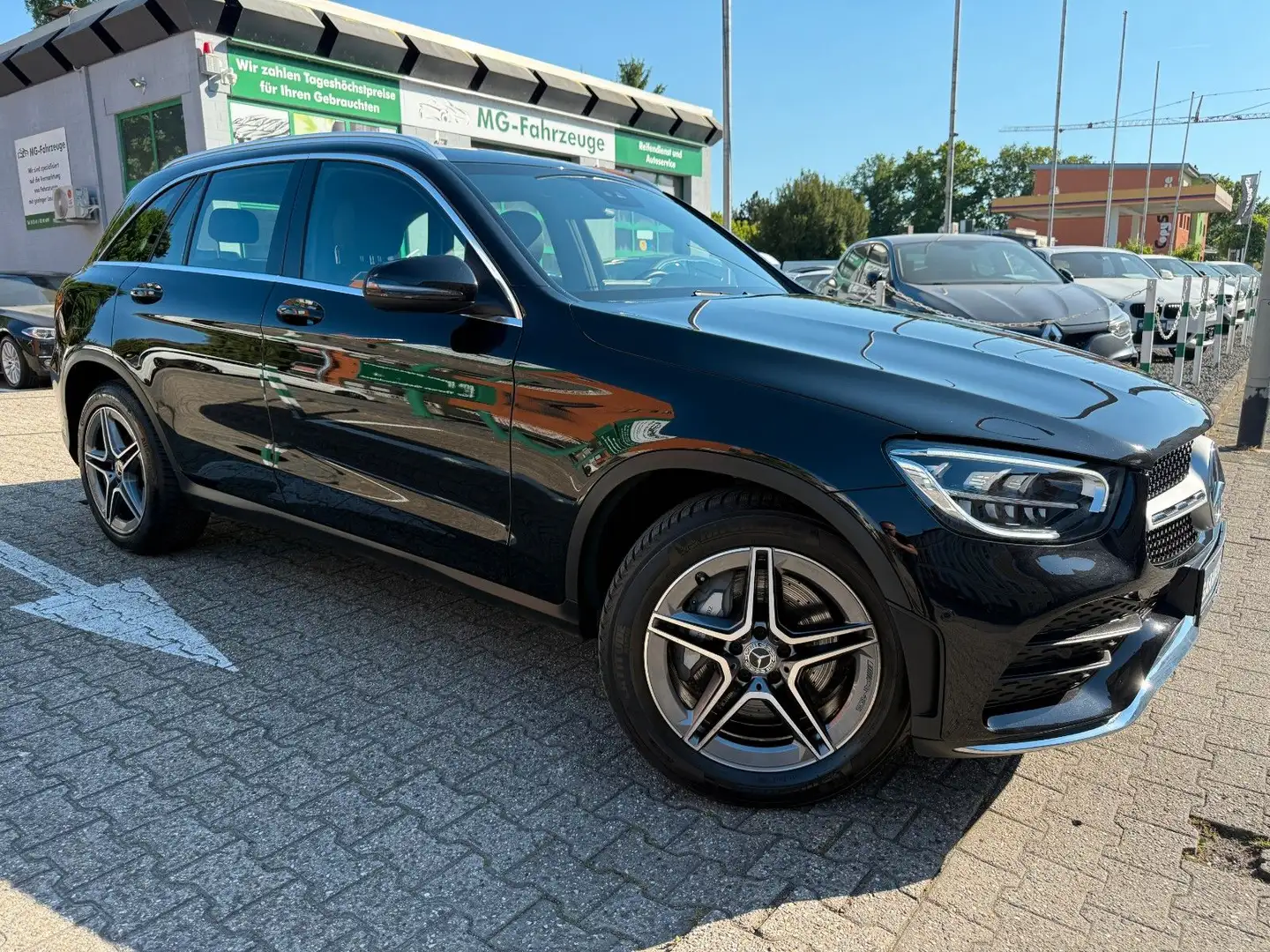 Mercedes-Benz GLC 220 d 4Matic AMG LINE PANO AHK LED MBUX Schwarz - 2