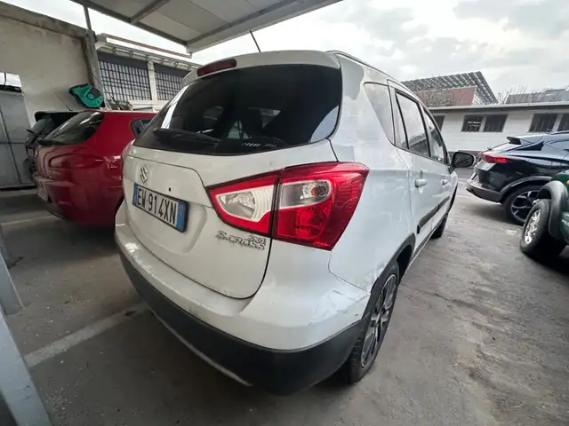 Suzuki SX4 S-Cross view 3