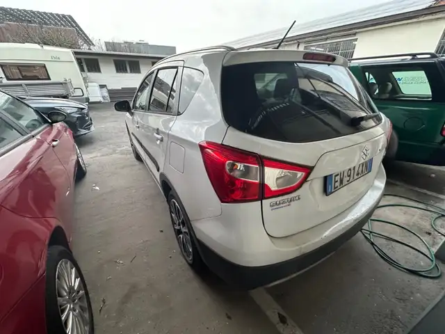 Suzuki SX4 S-Cross view 4