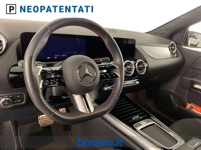 Mercedes-Benz B Class view 12