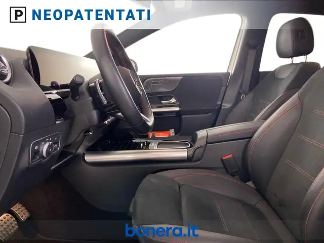 Mercedes-Benz B Class view 11