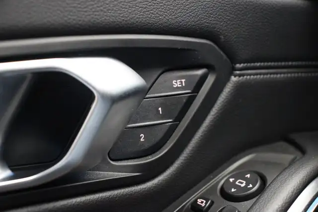 BMW 3 Series view 8
