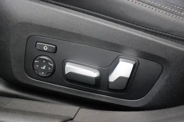 BMW 3 Series view 11