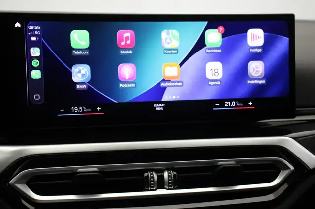 BMW 3 Series view 6