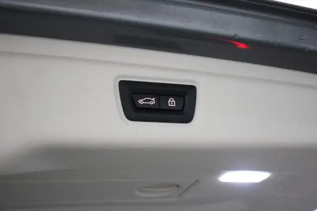 BMW 3 Series view 15