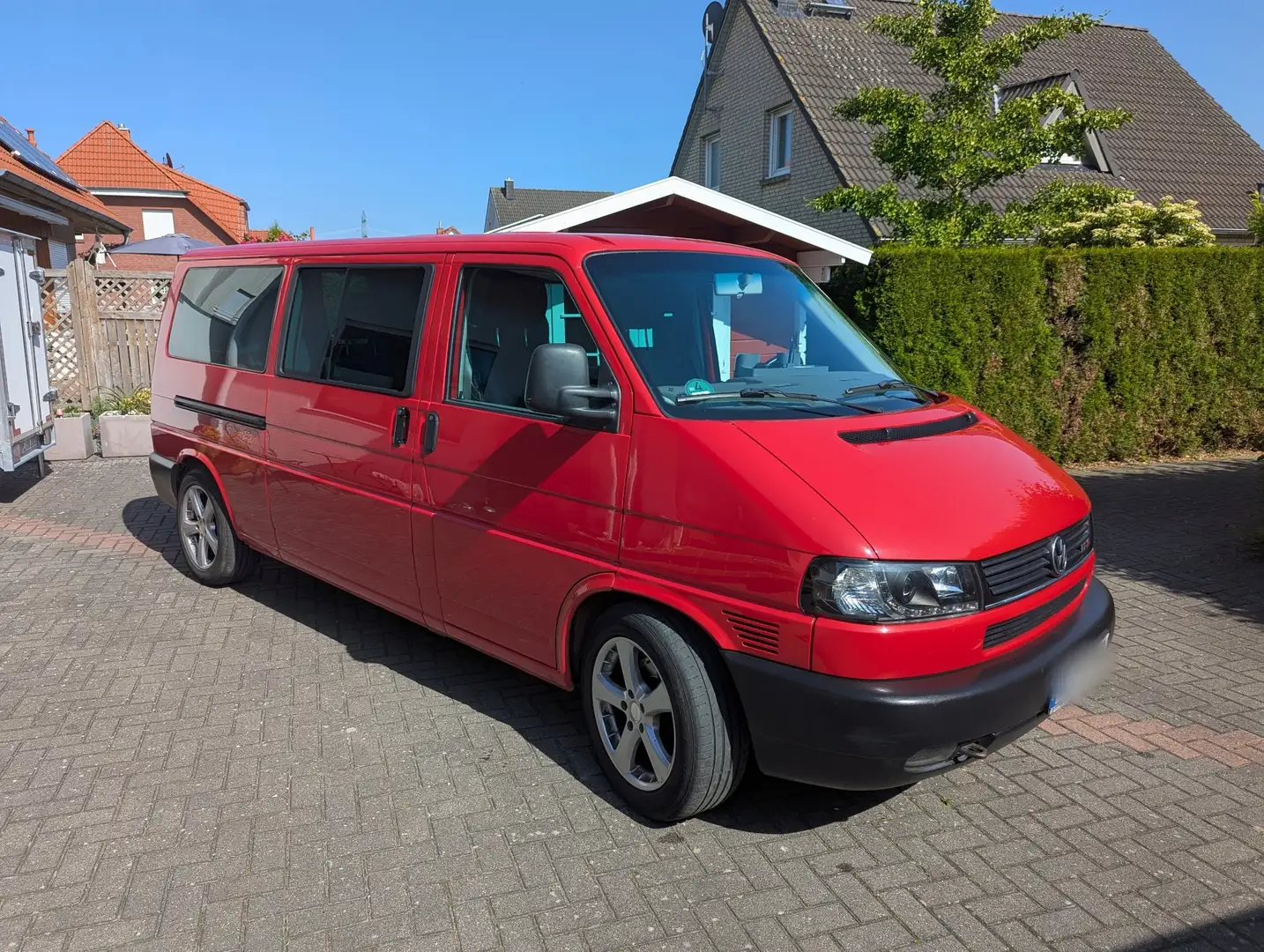 Volkswagen T4 Caravelle langer Radstand LR, zwei Schiebetüren, 2.5 TDI Rood - 1