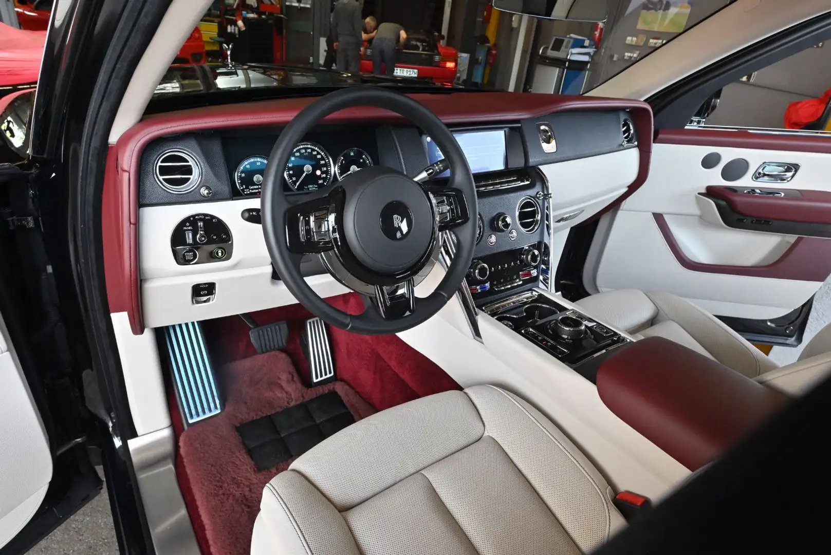 Rolls-Royce Cullinan /24"/Massage/HUD/360°/Panora/Garantie Schwarz - 2