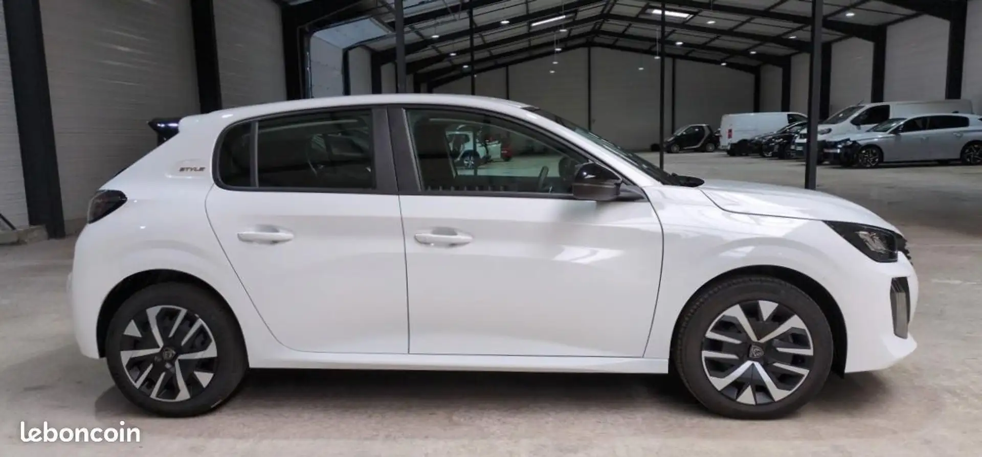 Peugeot 208 hybrid 100 e-dcs6 style neuf 0km + tva recuperable Blanc - 2