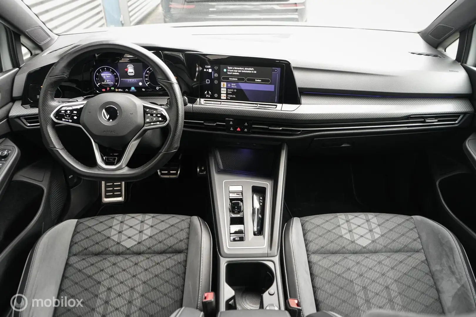 Volkswagen Golf 1.5 eTSI R-Line | Alcantara | LED | Trekhaak | Sto Weiß - 2