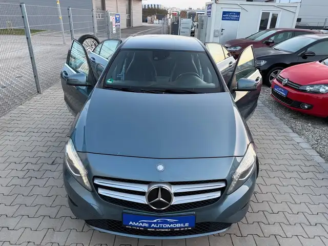 Mercedes-Benz A 180 A 180 BlueEfficiency*Navi*8Fach*SH*BT*MFL*