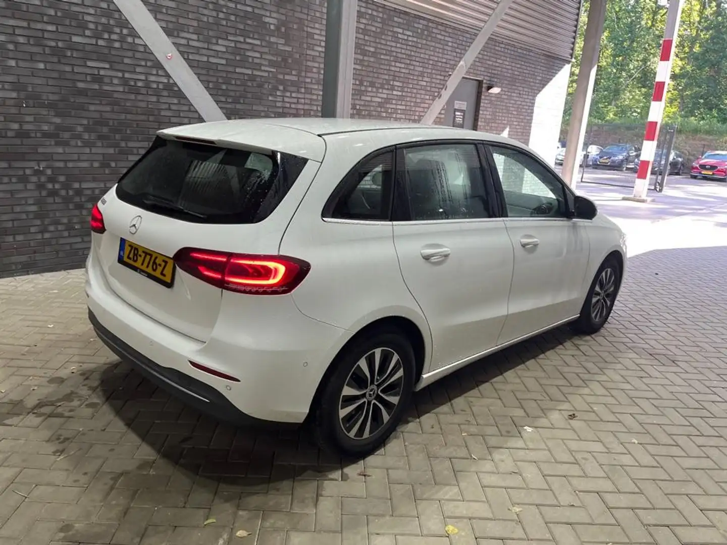 Mercedes-Benz B 180 Business Solution | Automaat | Trekhaak | Camera | Wit - 2